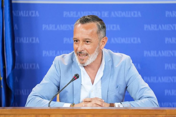 Archivo - El portavoz adjunto del Grupo Parlamentario Socialista, Rafael Recio, en una imagen de archivo.