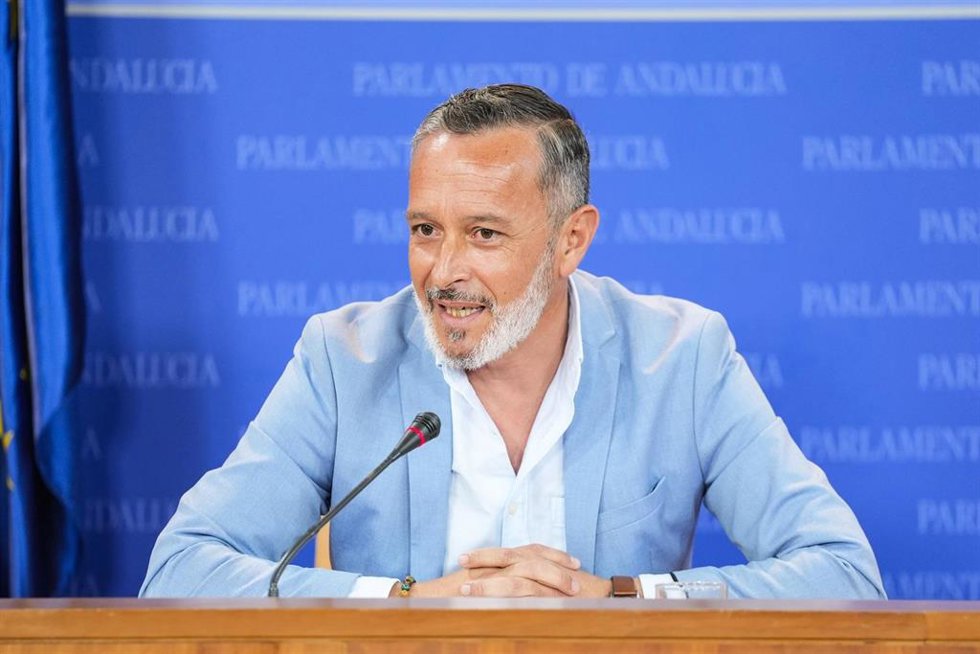 Archivo - El portavoz adjunto del Grupo Parlamentario Socialista, Rafael Recio, en una imagen de archivo.
