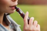 Foto: El Gobierno quiere prohibir expresamente fumar y vapear a menores de edad, no regulado actualmente en la Ley del Tabaco