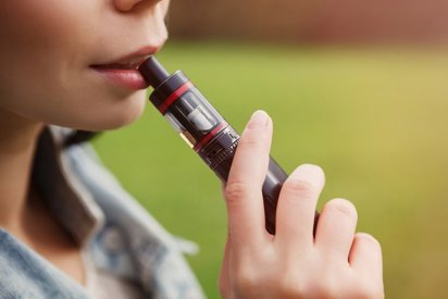 se puede vapear en los bares Vapear podría ser peor que fumar para la nariz y la garganta