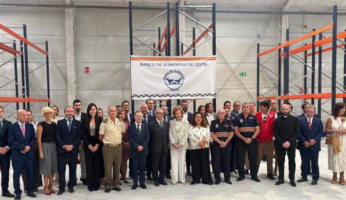 La Reina Sofia durante la inauguración de las nuevas instalaciones del Banco de Alimentos.