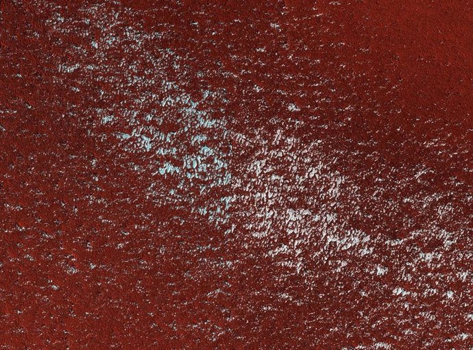 Puntos brillantes que pueden ser hielo permanente en las llanuras que rodean el Polo Norte de Marte