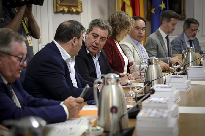 El síndic de Vox en Les Corts, José Mª Llanos, en la junta de síndics