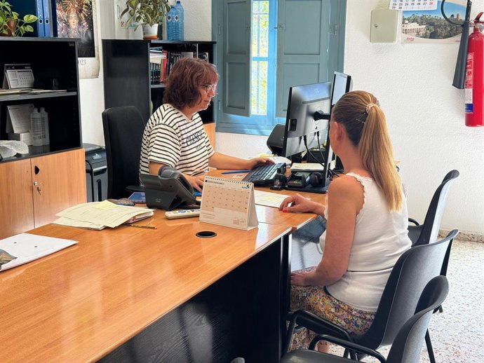 Imatge d'una oficina d'atenció al ciutadà (OMAC) de l'Ajuntament d'Elx (Alacant)
