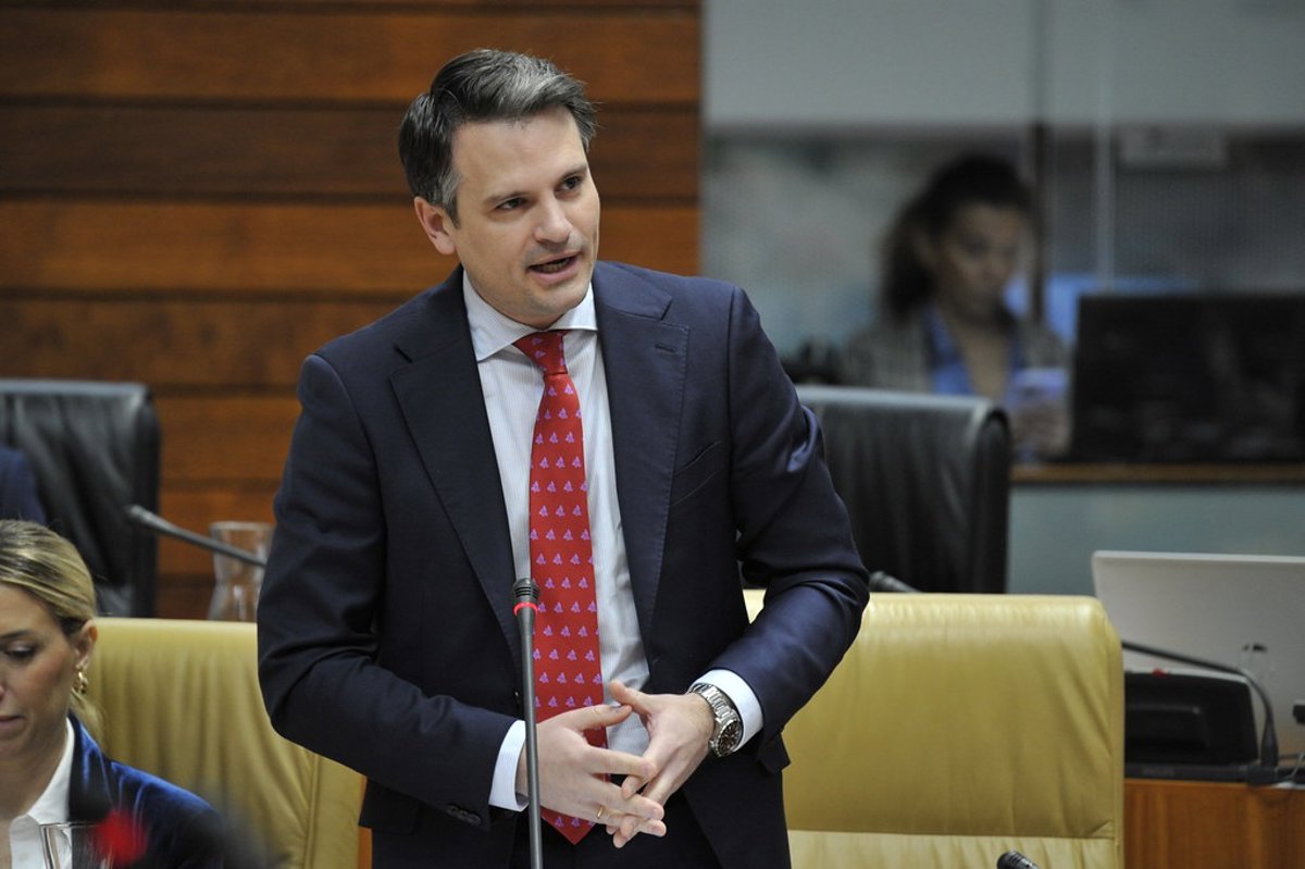 Bautista informará sobre la gestión de los incendios este jueves en la Asamblea en el primer pleno tras el verano