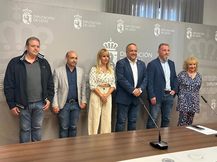 Representantes de la Diputación de León, la FEDME y FDMESCYL presentan las jornadas en el Palacio de los Guzmanes.