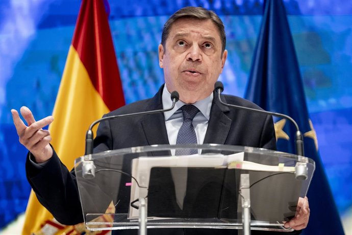 Archivo - Foto de archivo del ministro de Agricultura, Pesca y Alimentación, Luis Planas.