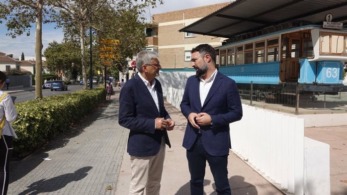 El secretario provincial del PSOE de Málaga, Josele Aguilar, junto con el coordinador de Málaga Metropolitana de la formación, Mariano Ruiz Araújo.