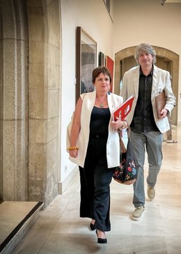 Archivo - Los diputados de IU, Henaro Moreno y Carlos Ollero, entrando al Parlamento