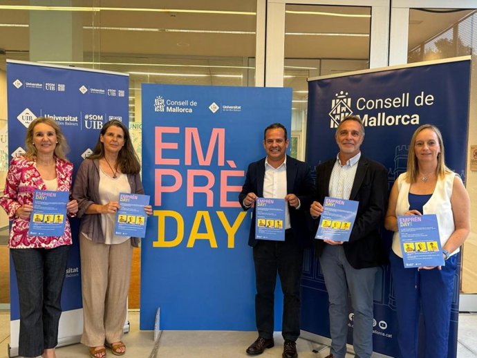 El conseller de Presidencia del Consell de Mallorca, Toni Fuster, presenta el 'Emprèn Day'.