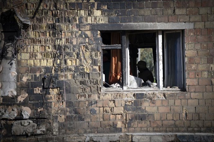 Imagem de arquivo dos destroços de um prédio após um bombardeio na capital ucraniana, Kiev.