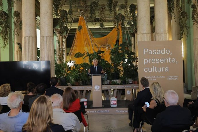 El presidente del Círculo de Bellas Artes, Juan Miguel Hernández León,  durante su intervención este martes.