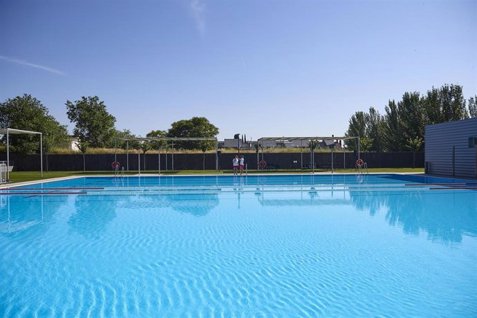 Archivo - Piscina del Centro Deportivo Municipal Mistral