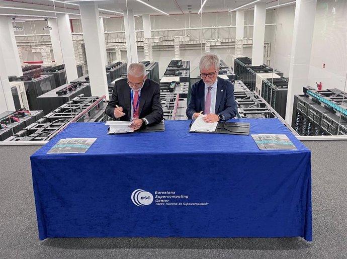 Firma del protocolo CSN-BSC con el presidente del CSN Juan Carlos Lentijo y el director del BSC Mateo Valero