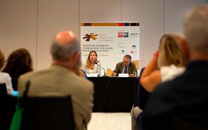 La la secretaria de Políticas Digitales de la Generalitat, Maria Galindo, y el presidente de Aeball, Santiago Ballesté