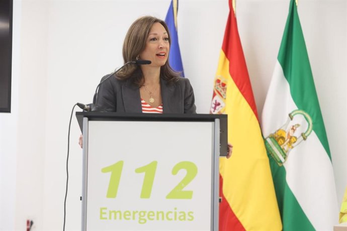 La delegada del Gobierno andaluz en Málaga, Patricia Navarro, ha presidido este martes en la sede del Centro de Coordinación de Emergencias 112 Andalucía en Málaga la Jornada sobre los planes de prevención y extinción de incendios municipales