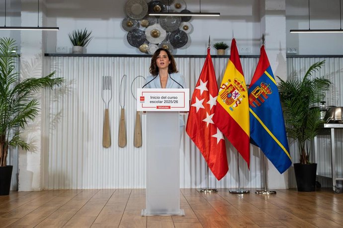 La presidenta de la Comunidad de Madrid, Isabel Díaz Ayuso, visita el Centro Integrado de Formación Profesional Simone Ortega de Móstoles, a 9 de septiembre de 2025, en Móstoles, Madrid (España).