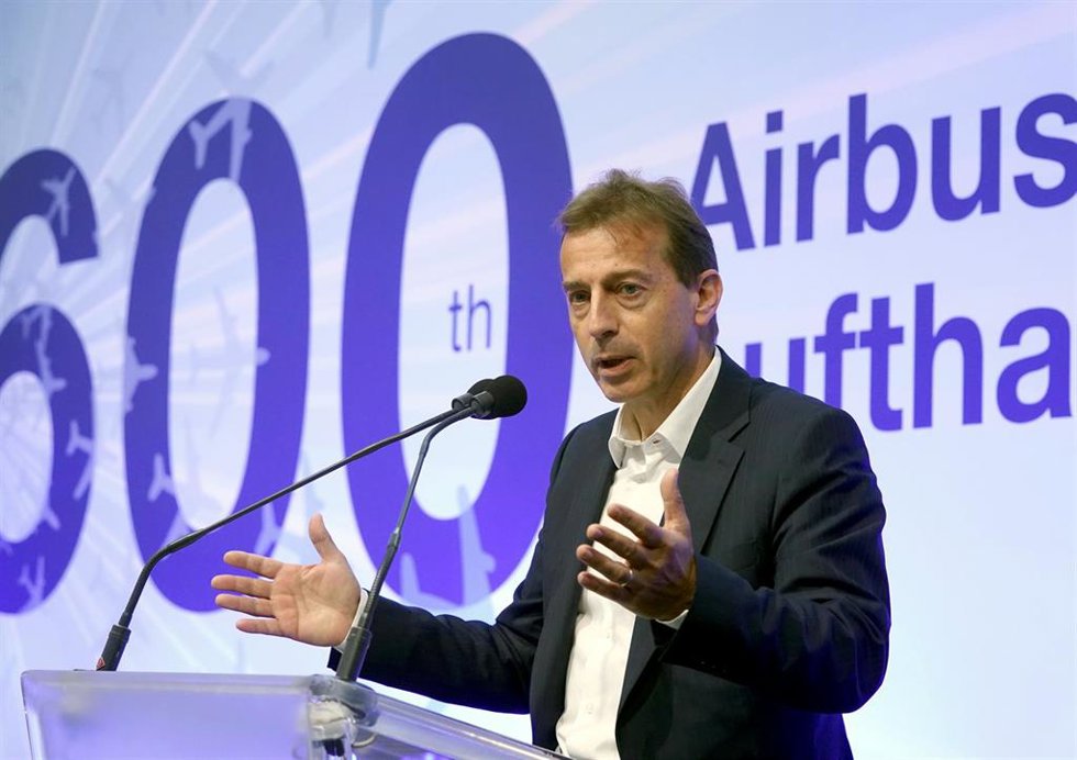 Archivo - 24 May 2023, Hamburg: Guillaume Faury, Chairman of the Executive Board Airbus SE, speaks during the handover of the Airbus A321neo "Muenster" to Lufthansa at the Airbus plant in Finkenwerder. Photo: Marcus Brandt/dpa