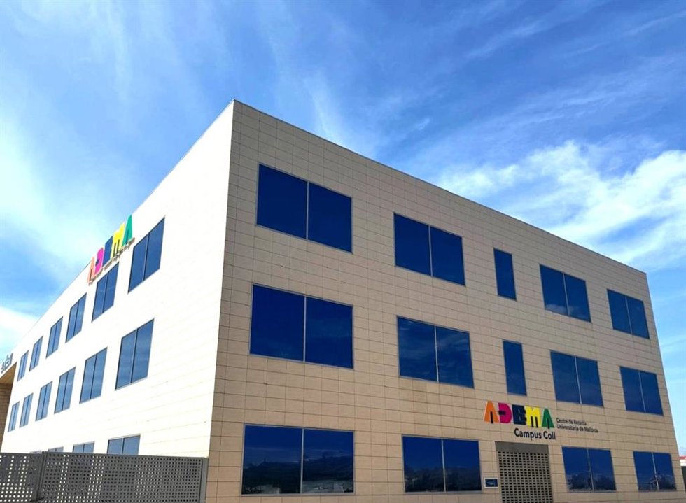 Fachada nuevo edificio en el Coll d'en Rabassa de Adema.