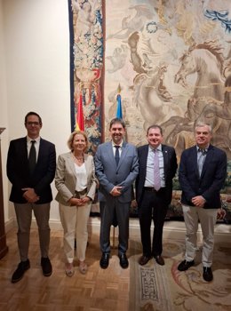 Reunión del secretario de Estado Abelardo de la Rosa con representantes de CICAE