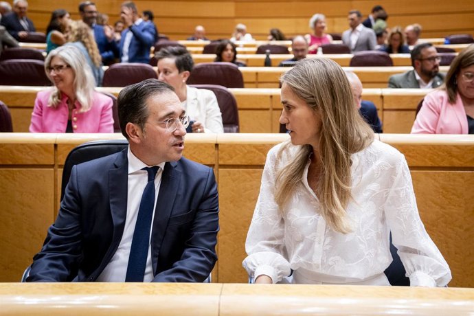 El ministro de Asuntos Exteriores, Unión Europea y Cooperación, José Manuel Albares y la vicepresidenta tercera y ministra para la Transición Ecológica y Reto Demográfico, Sara Aagesen, durante una sesión de control al Gobierno, en el Senado, a 9 de septi