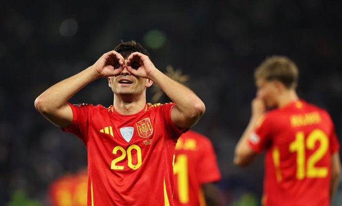Archivo - 05 June 2025, Baden-Wuerttemberg, Stuttgart: Spain's Pedri celebrates scoring his side's fourth goal during the UEFA Nations League semi-final soccer match between Spain and France at Stuttgart Arena. Photo: Christian Charisius/dpa