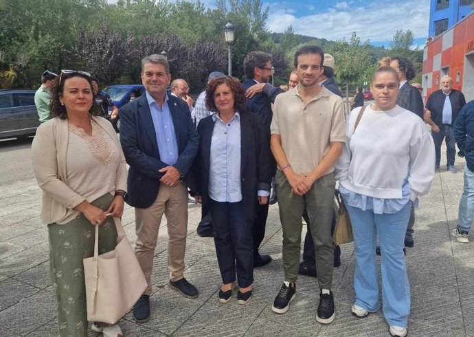 La concejala del San Martín del Rey Aurelio Esther Cepedal Cuenca, el alcalde, José Ramón Martín Ardines, la viceconsejera de Derechos Ciudadanos, Beatriz González Prieto, el director general de Agenda 2030, Juan Ponte, y la concejala Melisa Villar.