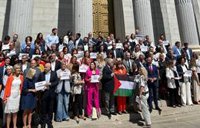 El PSOE y sus socios arropan al embajador palestino en una concentración en el Congreso contra el "genocidio" en Gaza