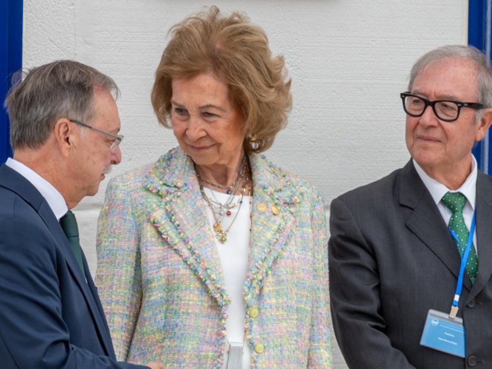 Archivo - La Reina Sofía (i) visita la Asociación Banco de Alimentos de Ceuta, a 9 de septiembre de 2025, en Ceuta (España). La Reina Sofía llegó ayer a Ceuta para visitar el Banco de Alimentos tras la culminación de las obras con el fin de mejorar la a