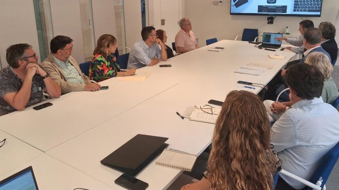 Instante de la reunión entre el Govern y los ayuntamientos de Castellet i la Gornal, Cubelles y Cunit.