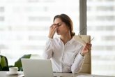 Foto: El 64% de los españoles experimenta fatiga o molestia visual tras usar dispositivos electrónicos más de 6 horas diarias