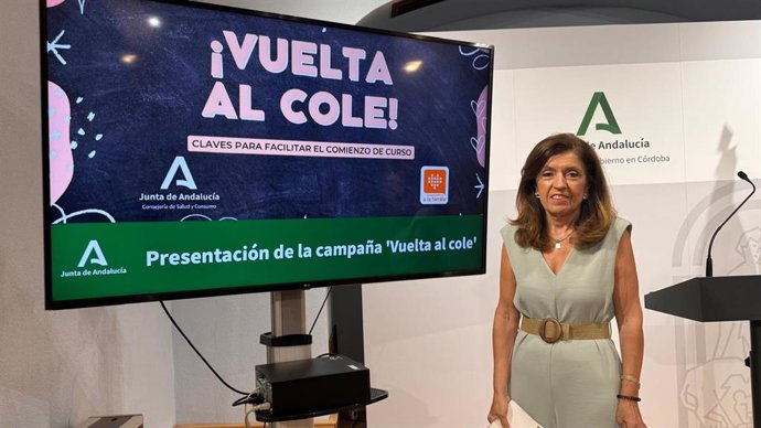 La delegada territorial de Salud y Consumo de la Junta de Andalucía en Córdoba, María Jesús Botella, presenta la campaña 'Vuelta al Cole'.