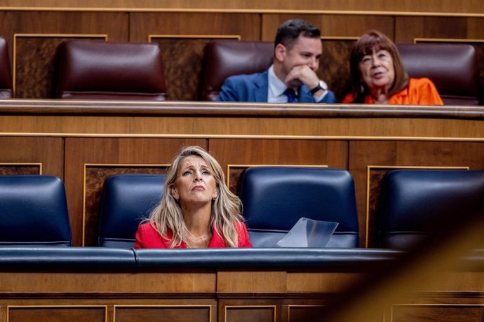 La vicepresidenta segunda y ministra de Trabajo y Economía Social, Yolanda Díaz, durante una sesión plenaria, en el Congreso de los Diputados.