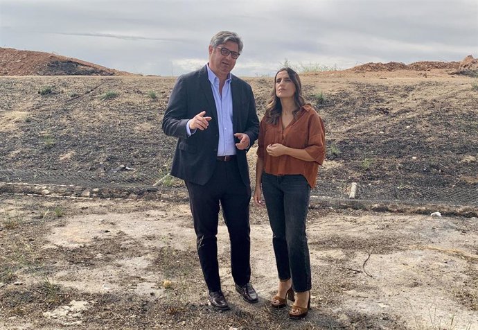 La parlamentaria autonómica del PP de Córdoba Beatriz Jurado y el alcalde de Puente Genil, Sergio Velasco.