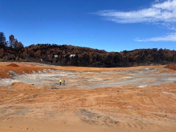 Extinguido el incendio del vertedero de A Rúa en Ourense