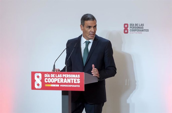 El presidente del Gobierno, Pedro Sánchez, interviene durante el acto de la Agencia Española de Cooperación Internacional con motivo del Día de las personas cooperantes, a 8 de septiembre de 2025, en Madrid (España).