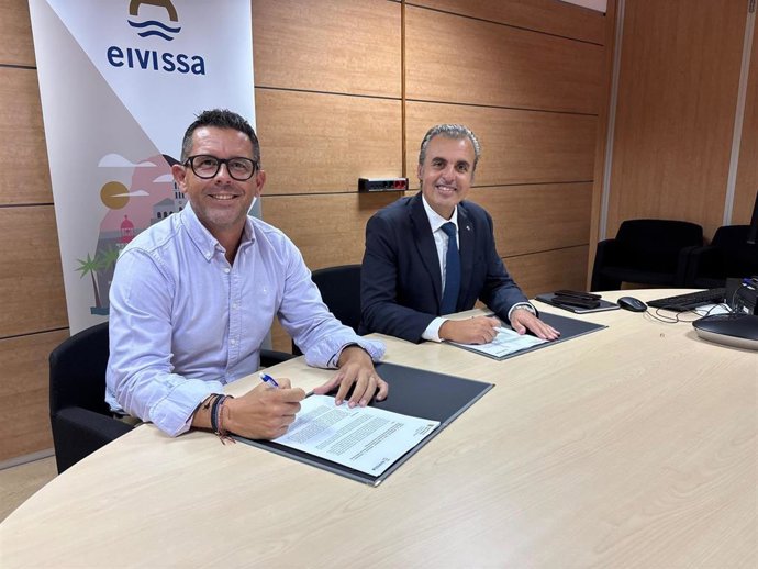 El alcalde de Ibiza, Rafael Triguero, y el conseller de Educación y Universidades, Antoni Vera.