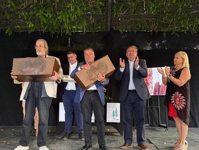 Acto de entrega de los restos de dos víctimas exhumadas del Barranco de Víznar.