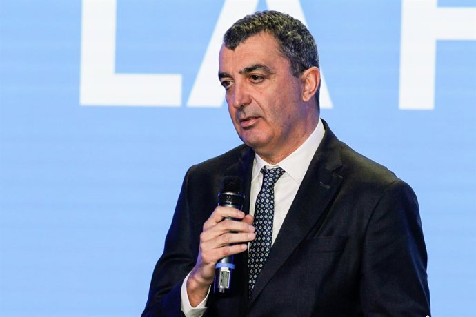 Archivo - Javier Guillen, diretor geral da La Vuelta, observa durante a apresentação da equipe Movistar para a temporada de ciclismo de 2024, realizada na sede da Movistar em 21 de dezembro de 2023, em Madri, Espanha.