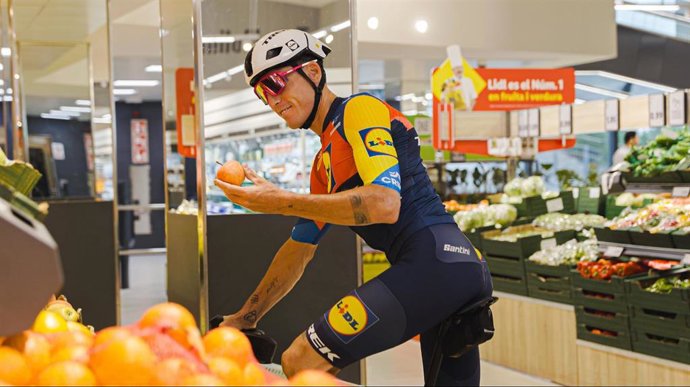 Aleix Espargaró, en un evento del Lidl-Trek.