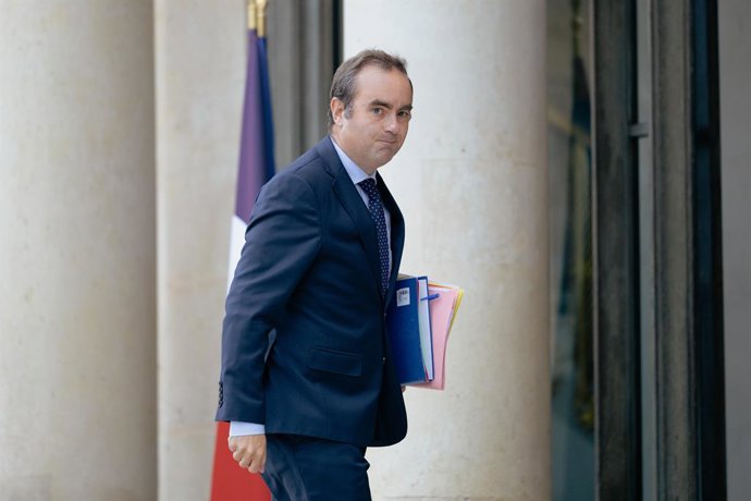 O ministro da Defesa da França, Sébastien Lecornu, foi nomeado novo chefe de governo