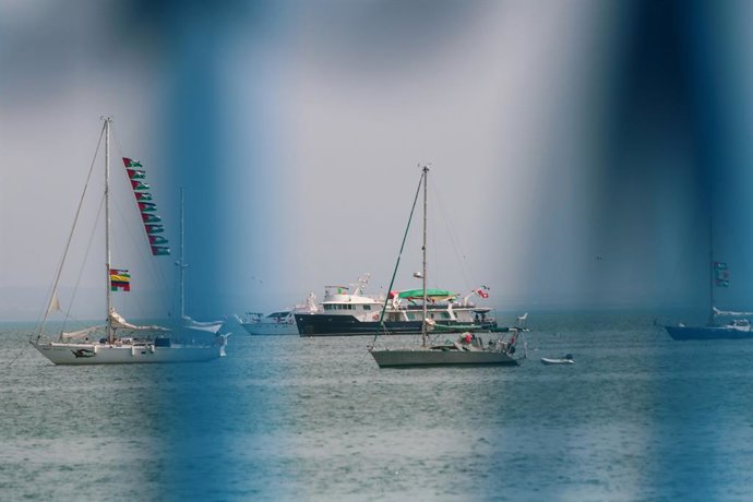 9 de setembro de 2025, Túnis, Túnis, Tunísia: Um barco da flotilha com destino a Gaza é visto em águas tunisianas em 09 de setembro de 2025, depois que os organizadores disseram que ele foi atingido por um drone. Todos os passageiros foram considerados se