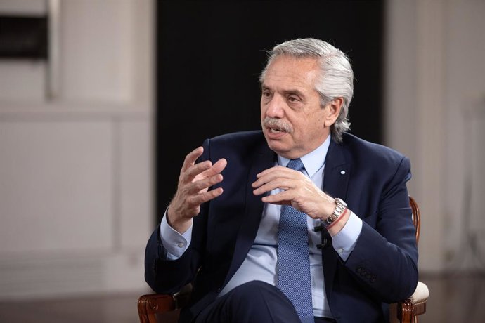 Archivo - BUENOS AIRES, Oct. 14, 2023  -- Argentine President Alberto Fernandez speaks during an exclusive interview with Xinhua in Buenos Aires, Argentina, Oct. 5, 2023. The Belt and Road Initiative (BRI) has promoted development in Argentina and served 