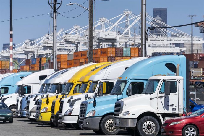 August 11, 2025, Seattle, Washington, USA: Semi-trucks stand parked outside the Port of Seattle in Seattle, Washington, USA, on Mon., Aug. 11, 2025. Tariffs on Chinese goods were set to raise to 145% at midnight tonight, but US President Donald Trump anno
