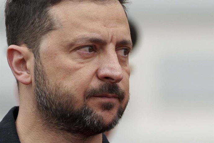 Archivo - June 16, 2025, Vienna, Vienna, Austria: VOLODYMYR ZELENSKYY, President of Ukraine, and his wife OLENA ZELENSKA are welcomed in Vienna by Austrian Federal President ALEXANDER VAN DER BELLEN and his wife DORIS SCHMIDAUER with military honors.,Imag
