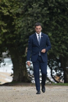 El lehendakari, Imanol Pradales, llega al primer Consejo del Gobierno vasco tras el periodo vacacional, en el Palacio de Miramar, a 28 de agosto de 2025, en San Sebastián.