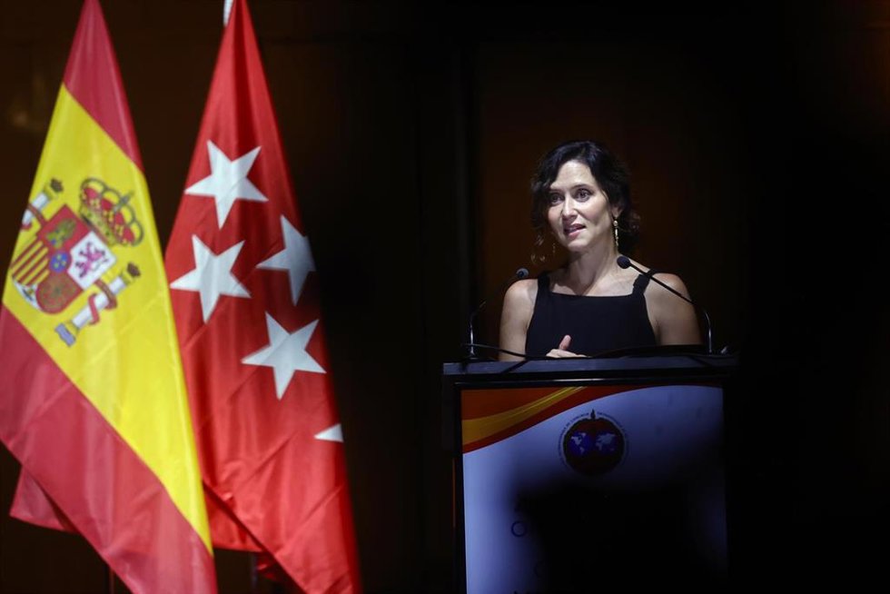 La presidenta de la Comunidad de Madrid, Isabel Díaz Ayuso, en la inauguración en Ifema Madrid del 45 Congreso Mundial de Ortopedia SICOT 2025