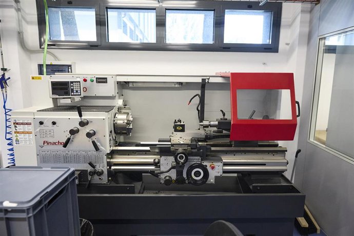 Archivo - Maquinaria industrial y herramientas.