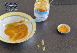 Tarro de comida con cristales