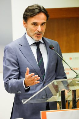 El consejero de Fomento e Infraestructuras, Jorge García Montoro, interviene durante el encuentro informativo ‘Quiero Corredor’, organizado por Europa Press, en el auditorio de CECLOR, a 10 de septiembre de 2025, en Lorca, Murcia (España).